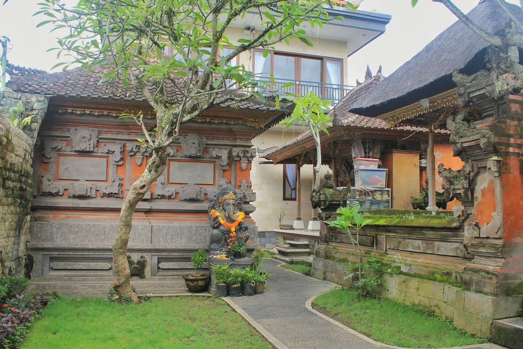 Kubu Taman Homestay *